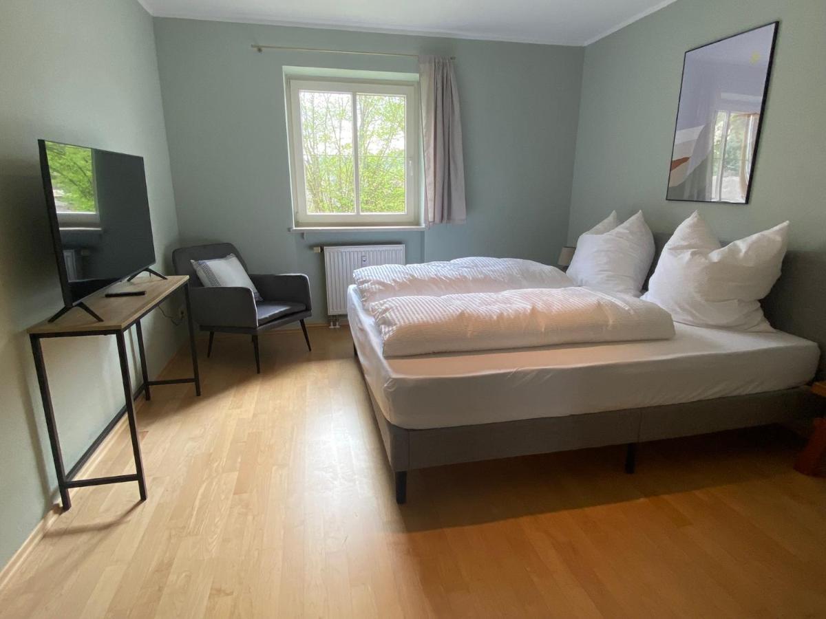 Modern Eingerichtete Wohnung Mit 2 Schlafzimmern Bergen (Bavaria) Exterior foto
